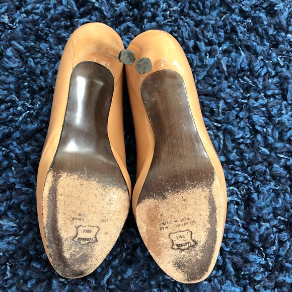 Stuart Weitzman tan heels - Picture 6 of 8